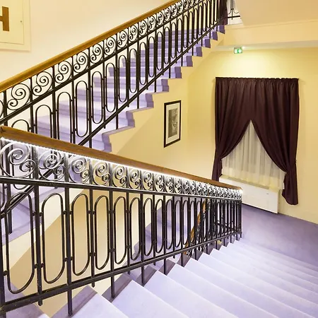 萨沃伊城市酒店 酒店